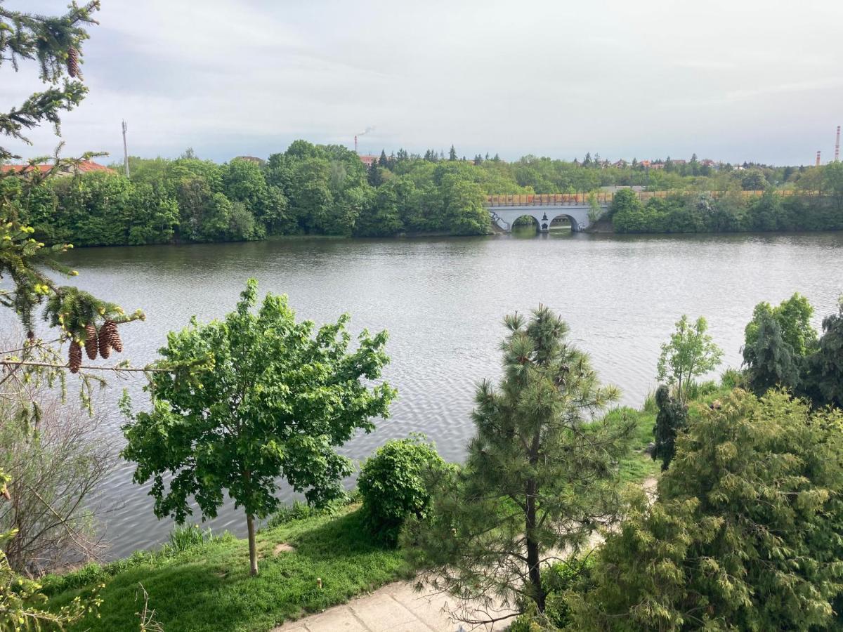 Apartments Near The Pond 프라하 외부 사진